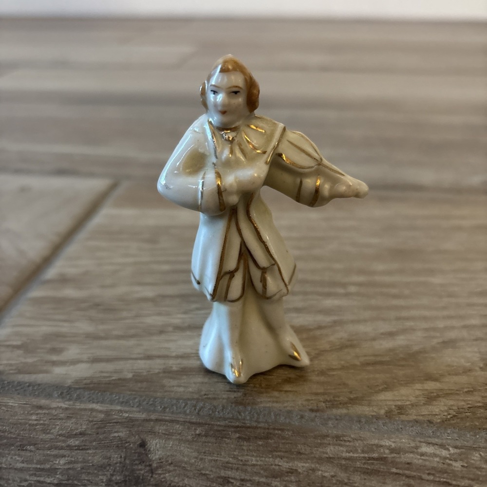 Vintage Occupied Japan Edwardian‎ Man White Gold trimed figurine statue figural